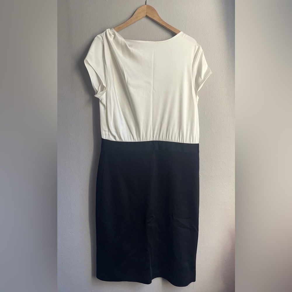 St. John Bateau Neckline Black White Midi Length Dress 12 L